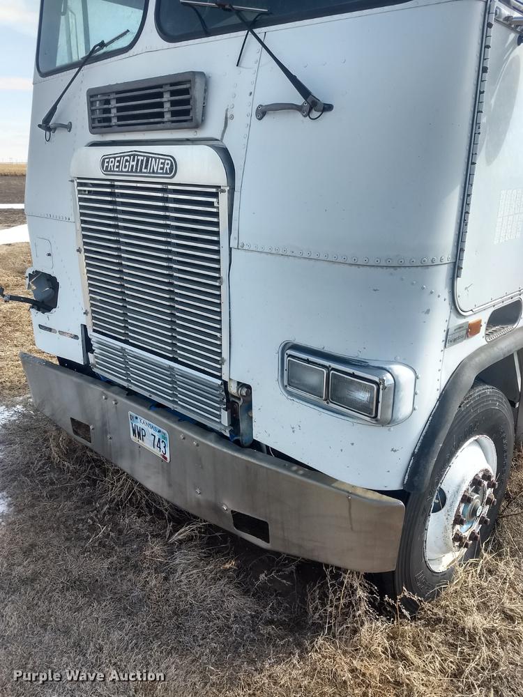 image for item DY9231 1986 Freightliner COE semi truck