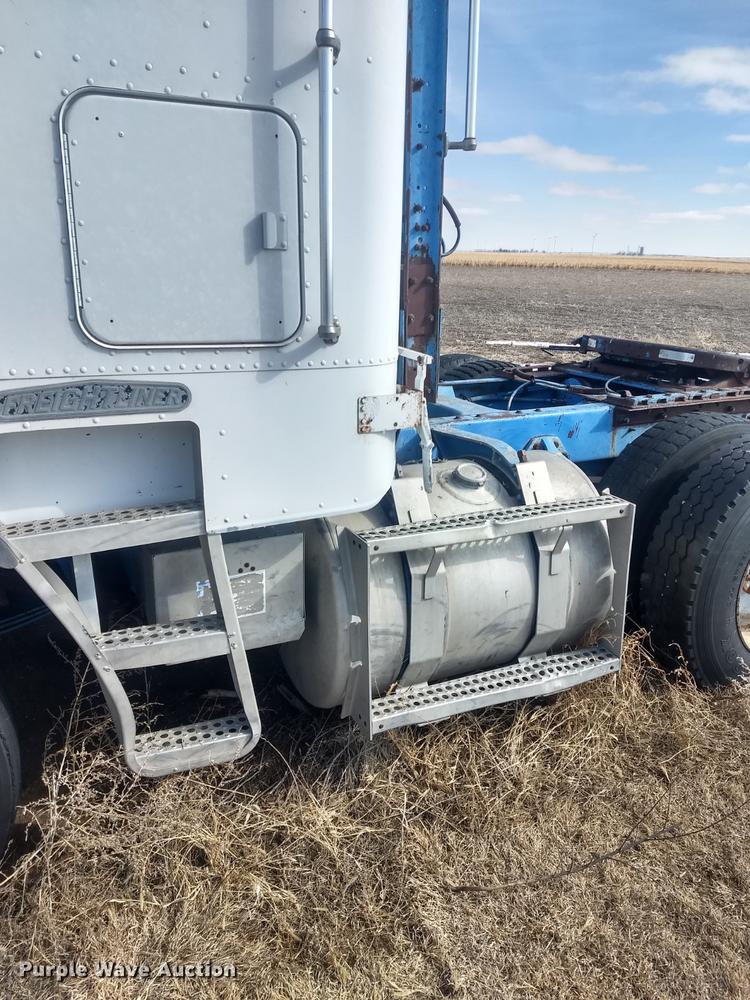 image for item DY9231 1986 Freightliner COE semi truck