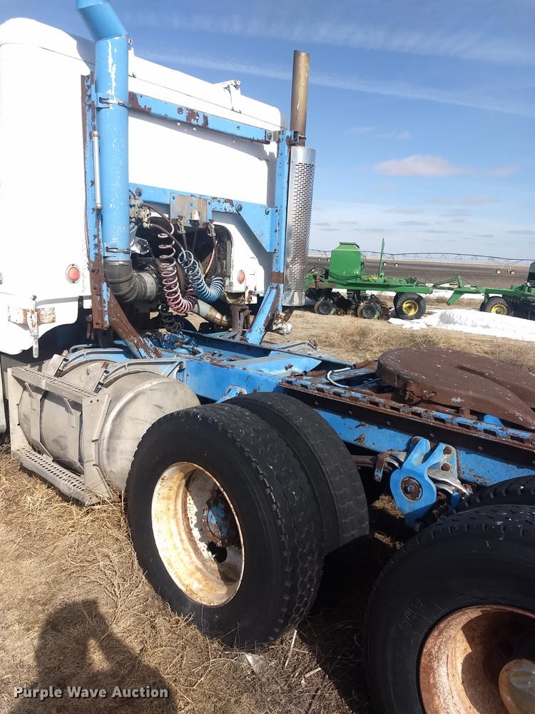 image for item DY9231 1986 Freightliner COE semi truck