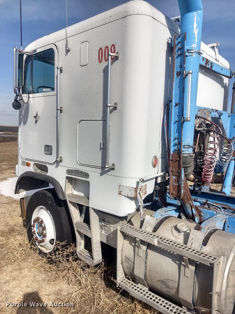 image for item DY9231 1986 Freightliner COE semi truck