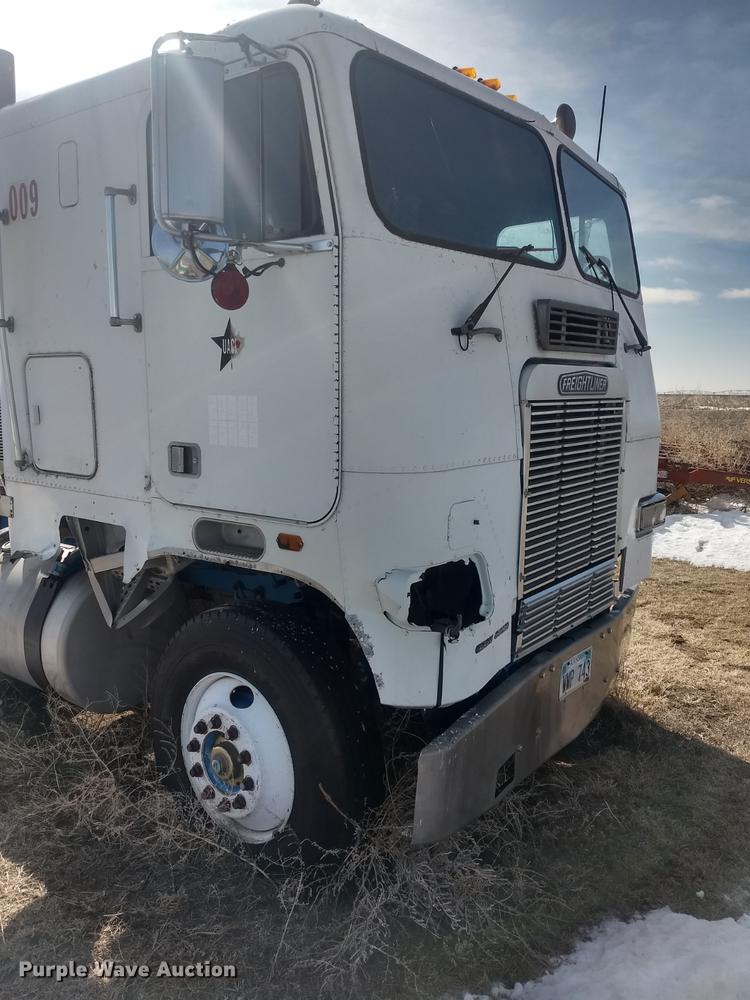 image for item DY9231 1986 Freightliner COE semi truck