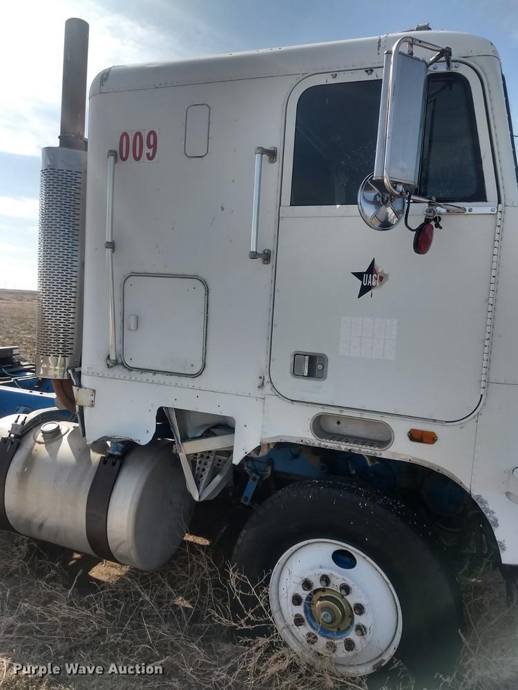 image for item DY9231 1986 Freightliner COE semi truck