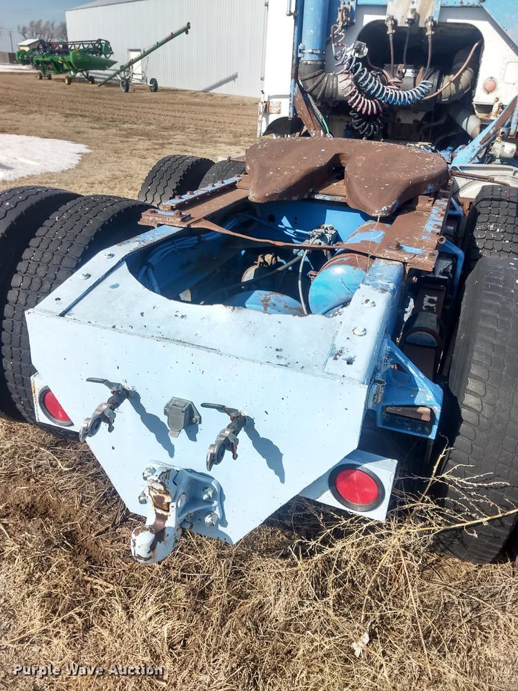 image for item DY9231 1986 Freightliner COE semi truck