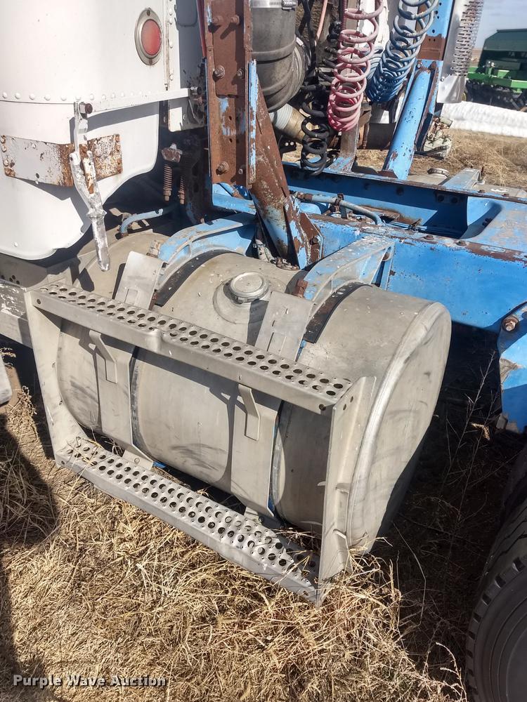 image for item DY9231 1986 Freightliner COE semi truck