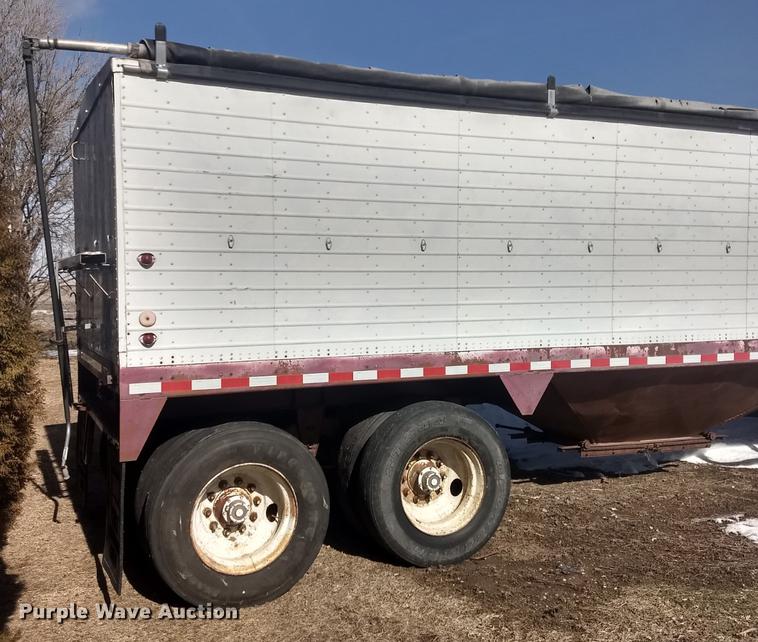 image for item DY9232 1980 Colt G40 double hopper bottom grain trailer
