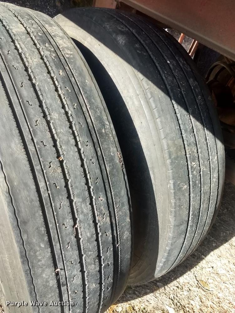 image for item DY9232 1980 Colt G40 double hopper bottom grain trailer