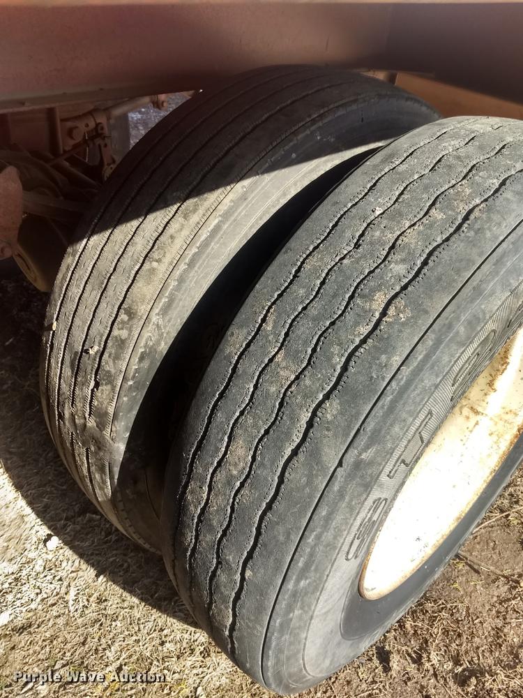 image for item DY9232 1980 Colt G40 double hopper bottom grain trailer