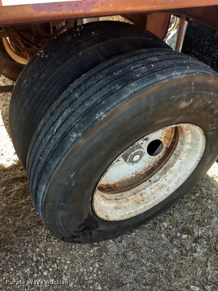 image for item DY9232 1980 Colt G40 double hopper bottom grain trailer