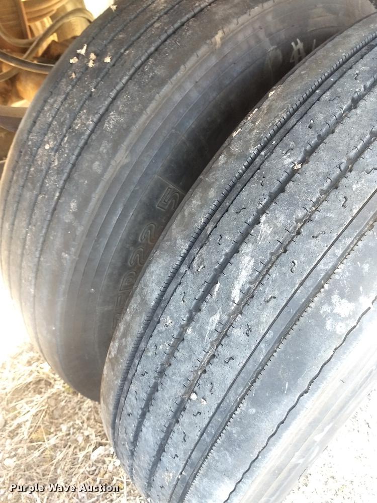 image for item DY9232 1980 Colt G40 double hopper bottom grain trailer