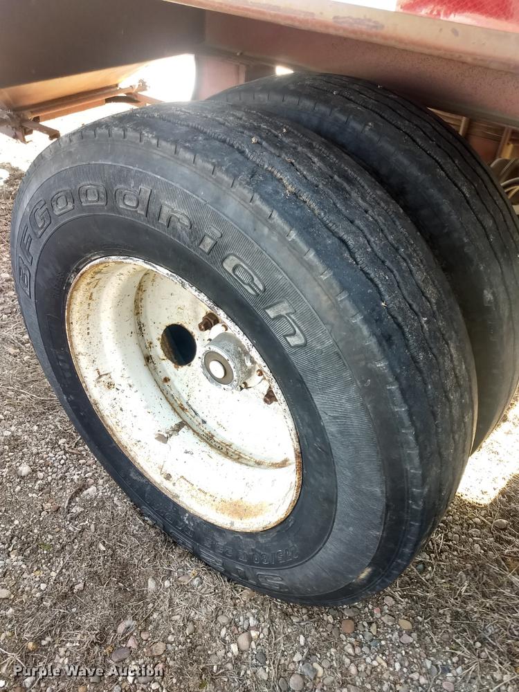 image for item DY9232 1980 Colt G40 double hopper bottom grain trailer