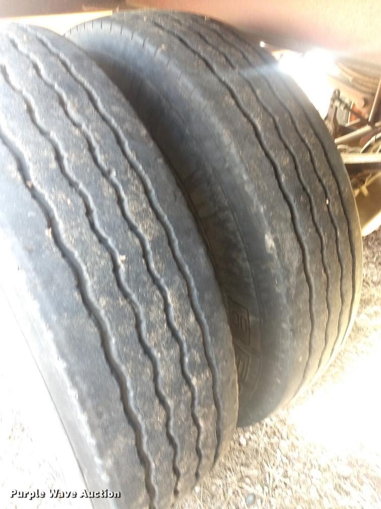 image for item DY9232 1980 Colt G40 double hopper bottom grain trailer