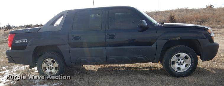 image for item FA9256 2003 Chevrolet Avalanche 1500 Crew Cab pickup truck