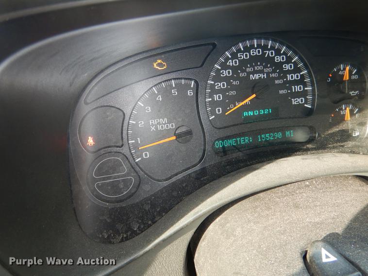 image for item FA9256 2003 Chevrolet Avalanche 1500 Crew Cab pickup truck