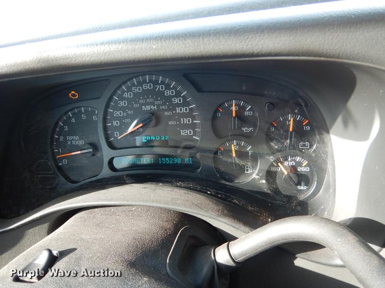 image for item FA9256 2003 Chevrolet Avalanche 1500 Crew Cab pickup truck