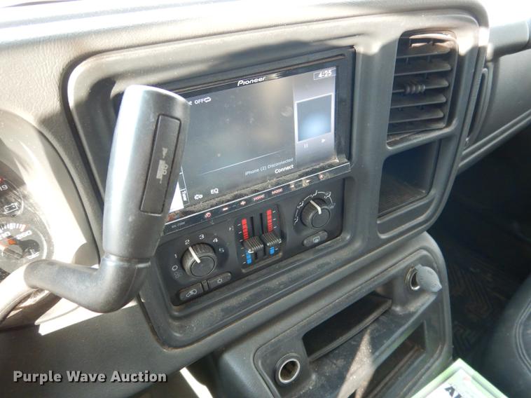 image for item FA9256 2003 Chevrolet Avalanche 1500 Crew Cab pickup truck