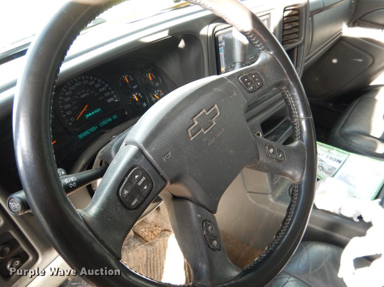 image for item FA9256 2003 Chevrolet Avalanche 1500 Crew Cab pickup truck