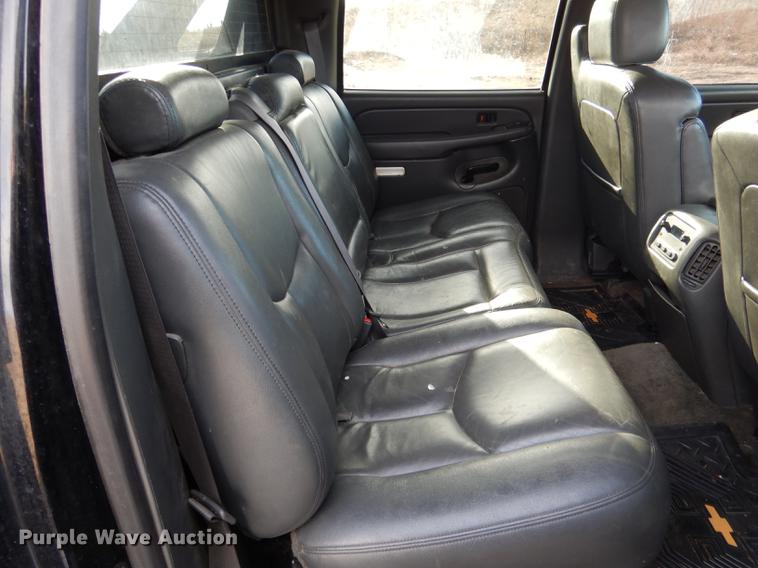 image for item FA9256 2003 Chevrolet Avalanche 1500 Crew Cab pickup truck