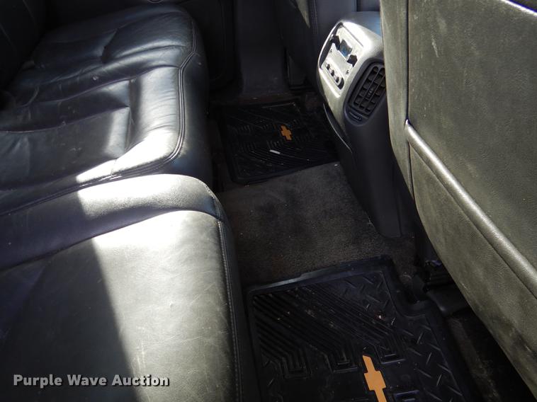 image for item FA9256 2003 Chevrolet Avalanche 1500 Crew Cab pickup truck