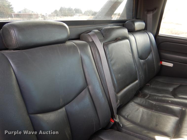 image for item FA9256 2003 Chevrolet Avalanche 1500 Crew Cab pickup truck