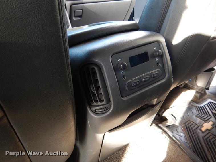 image for item FA9256 2003 Chevrolet Avalanche 1500 Crew Cab pickup truck