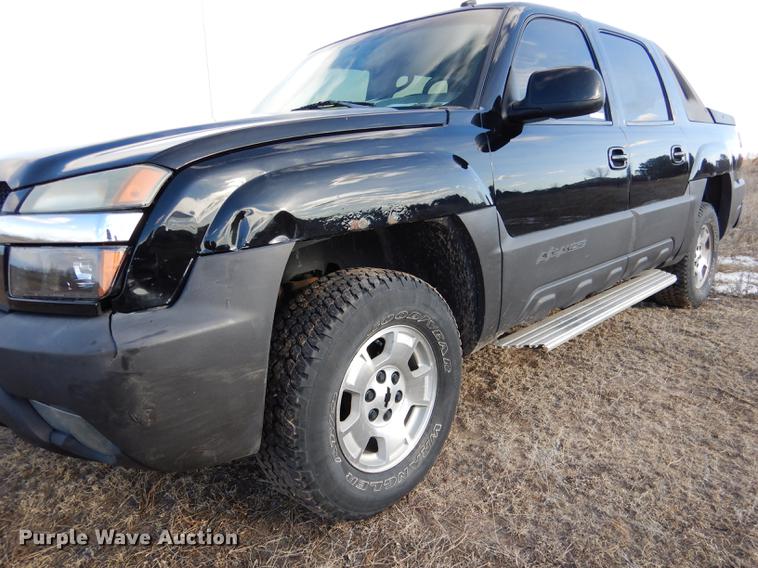 image for item FA9256 2003 Chevrolet Avalanche 1500 Crew Cab pickup truck