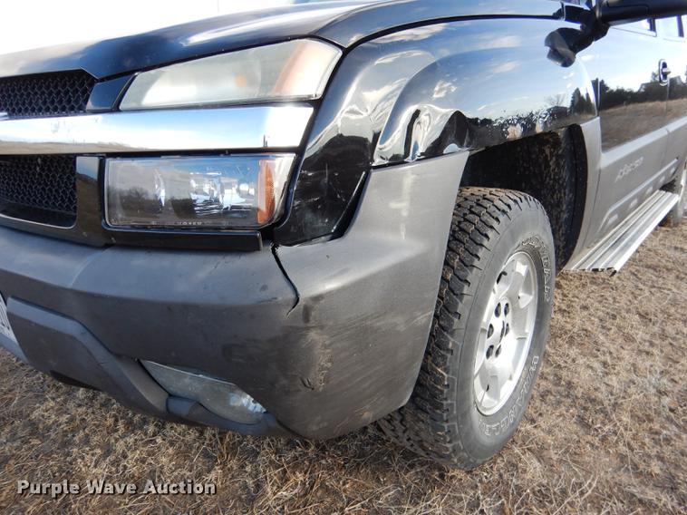 image for item FA9256 2003 Chevrolet Avalanche 1500 Crew Cab pickup truck