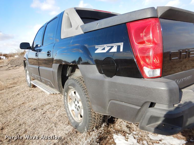 image for item FA9256 2003 Chevrolet Avalanche 1500 Crew Cab pickup truck