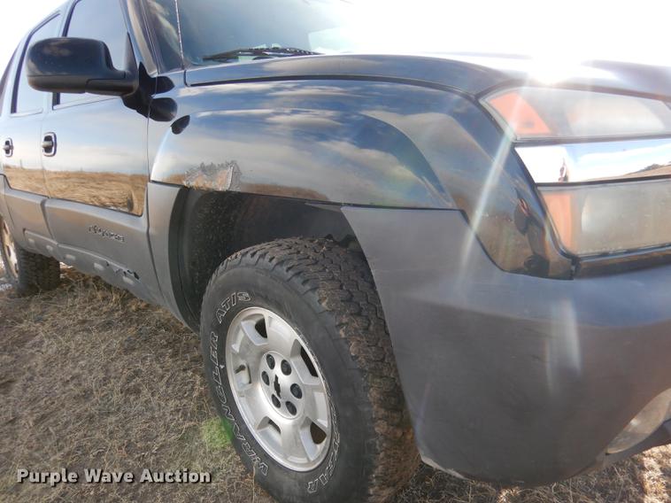 image for item FA9256 2003 Chevrolet Avalanche 1500 Crew Cab pickup truck