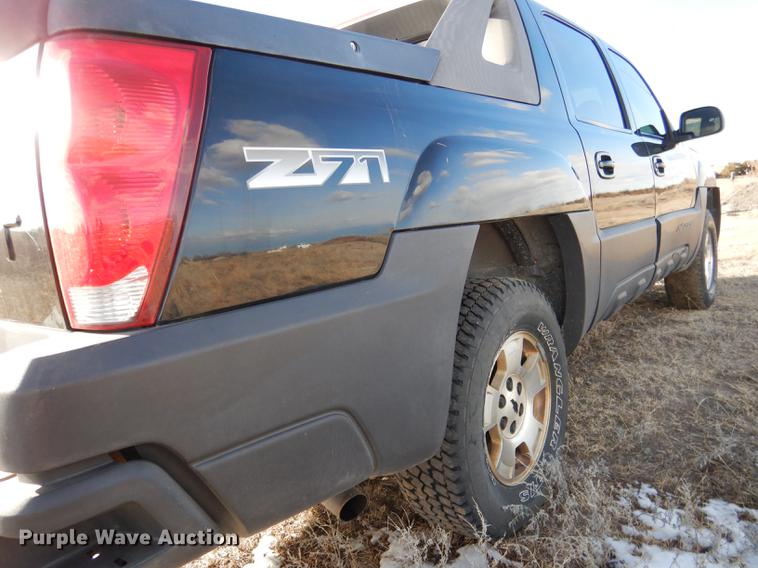 image for item FA9256 2003 Chevrolet Avalanche 1500 Crew Cab pickup truck