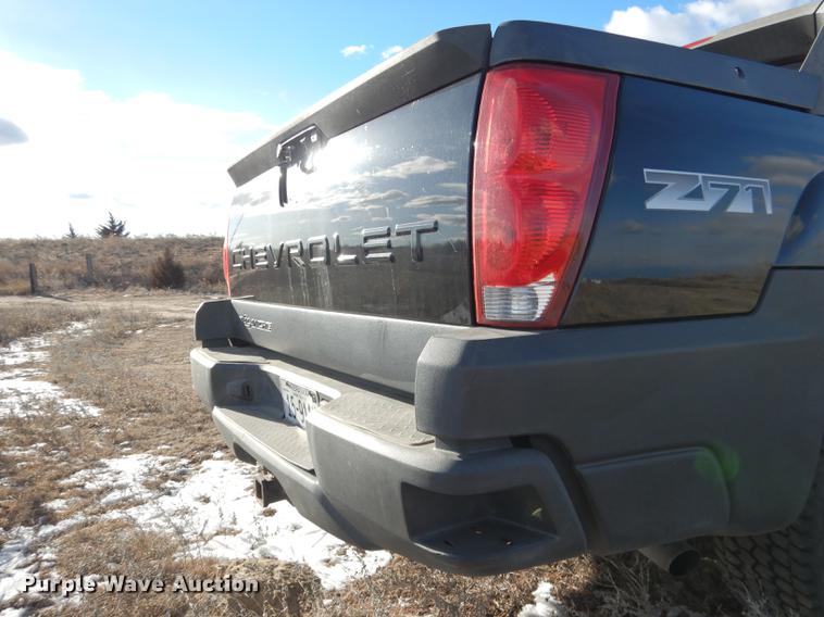 image for item FA9256 2003 Chevrolet Avalanche 1500 Crew Cab pickup truck