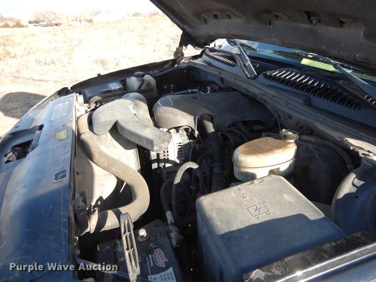 image for item FA9256 2003 Chevrolet Avalanche 1500 Crew Cab pickup truck