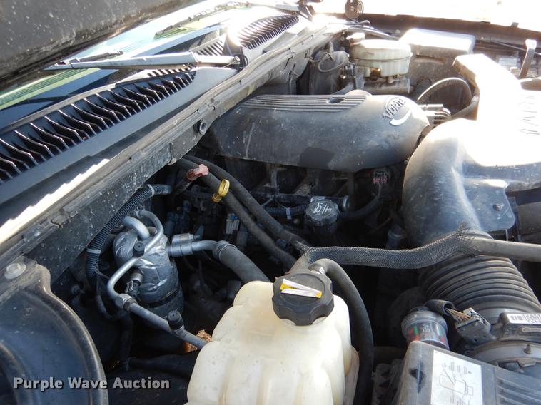 image for item FA9256 2003 Chevrolet Avalanche 1500 Crew Cab pickup truck