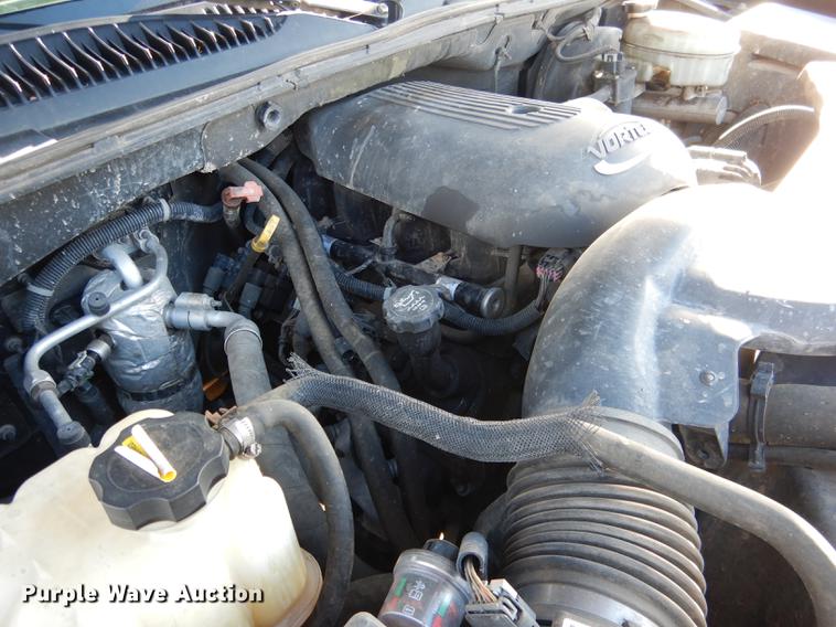 image for item FA9256 2003 Chevrolet Avalanche 1500 Crew Cab pickup truck