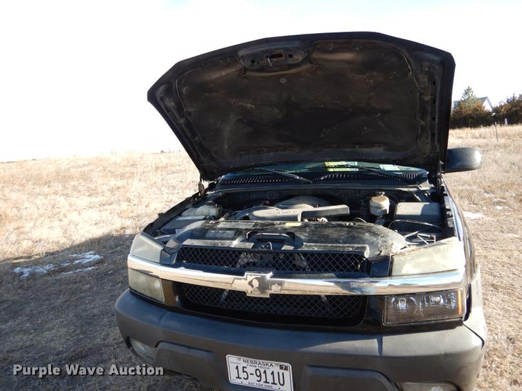 image for item FA9256 2003 Chevrolet Avalanche 1500 Crew Cab pickup truck