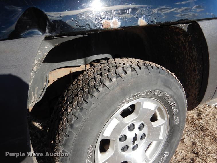 image for item FA9256 2003 Chevrolet Avalanche 1500 Crew Cab pickup truck