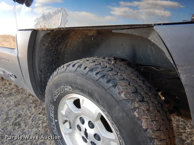 image for item FA9256 2003 Chevrolet Avalanche 1500 Crew Cab pickup truck