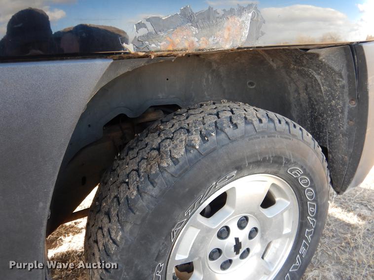 image for item FA9256 2003 Chevrolet Avalanche 1500 Crew Cab pickup truck