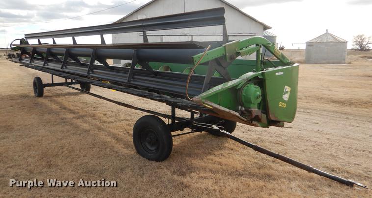 image for item FH9015 1990 John Deere 930 rigid head and trailer