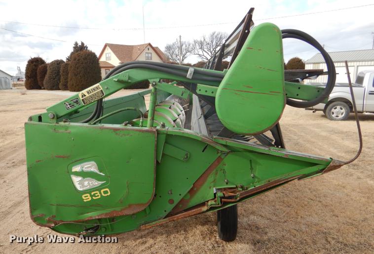 image for item FH9015 1990 John Deere 930 rigid head and trailer