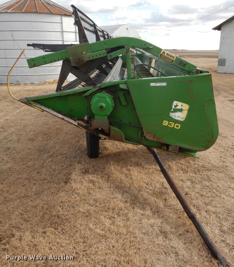 image for item FH9015 1990 John Deere 930 rigid head and trailer