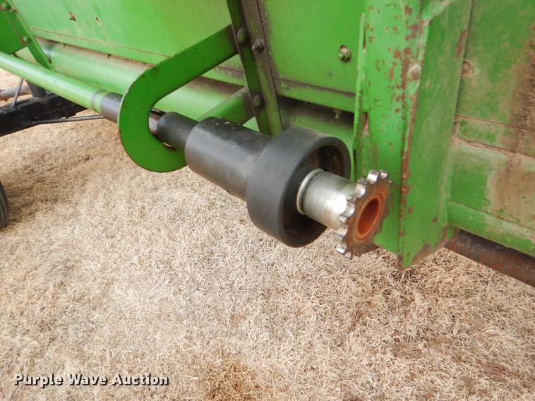 image for item FH9015 1990 John Deere 930 rigid head and trailer