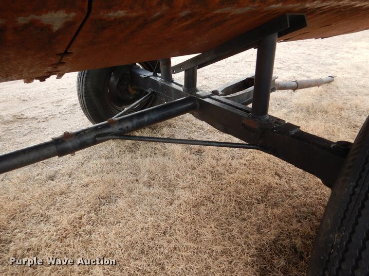 image for item FH9015 1990 John Deere 930 rigid head and trailer