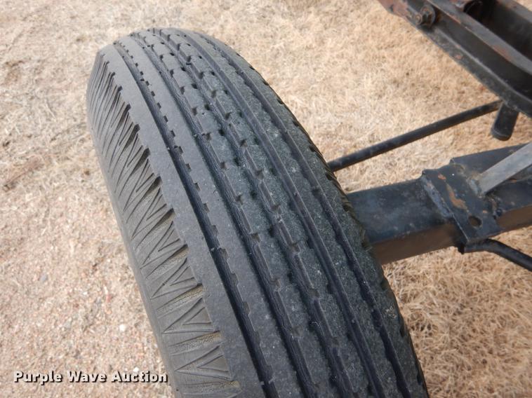 image for item FH9015 1990 John Deere 930 rigid head and trailer