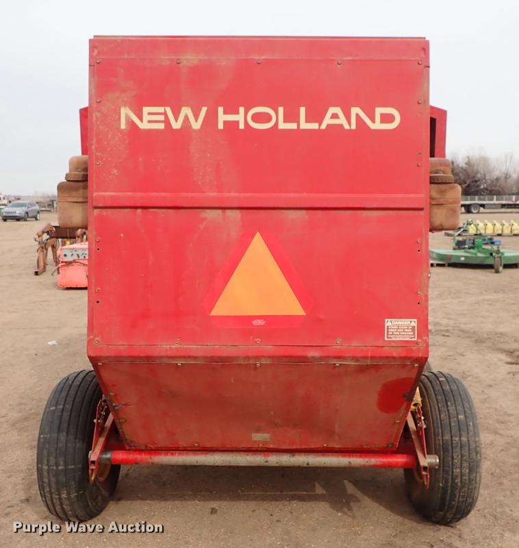 image for item FL9512 1989 New Holland 848 round baler