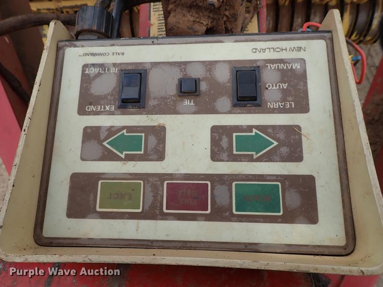 image for item FL9512 1989 New Holland 848 round baler