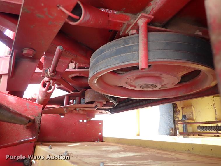 image for item FL9512 1989 New Holland 848 round baler