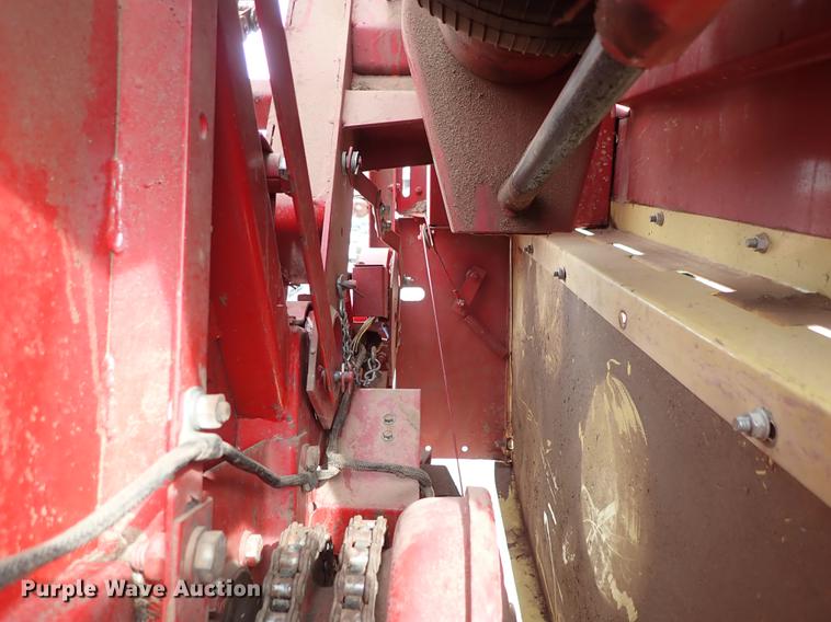 image for item FL9512 1989 New Holland 848 round baler