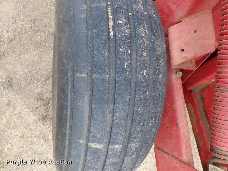 image for item FL9512 1989 New Holland 848 round baler