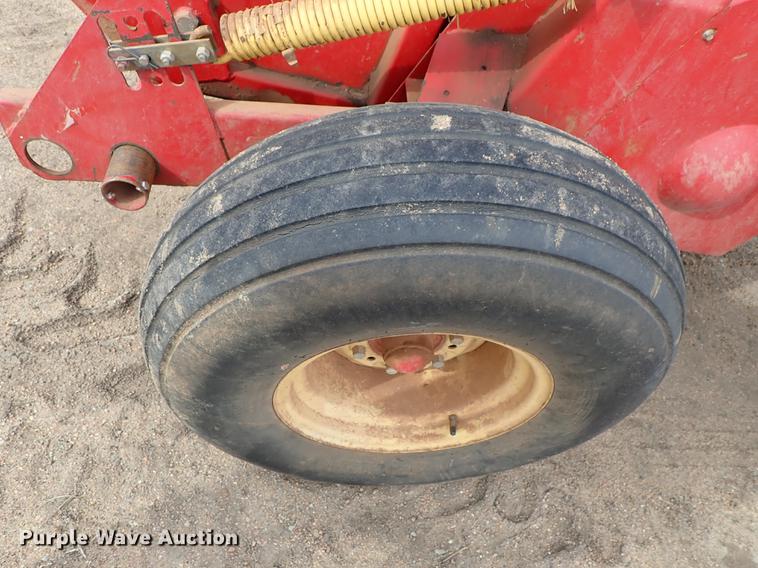 image for item FL9512 1989 New Holland 848 round baler