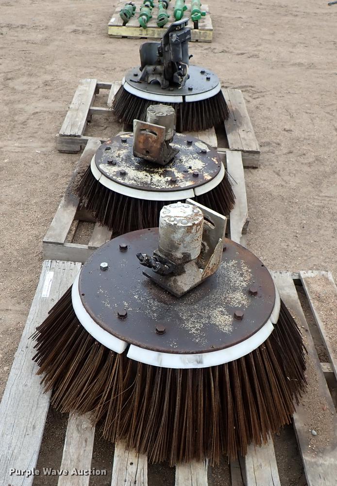 image for item FL9530 (3) sweeper gutter brooms